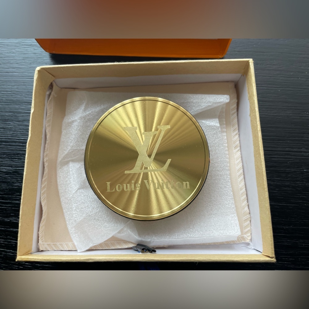 Elegant brass Upcycled lv ashtray - Picture 4 of 11